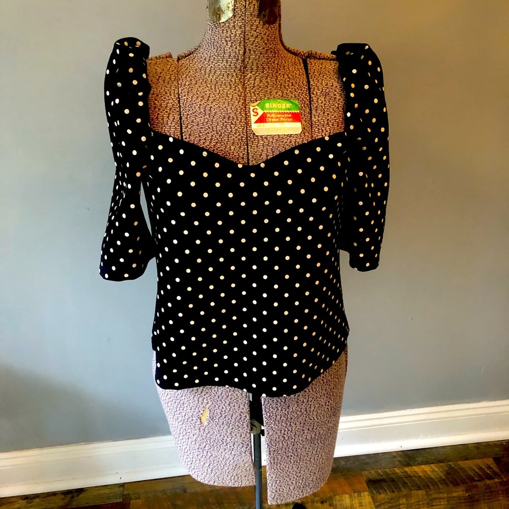 HM medium puffed sleeved top